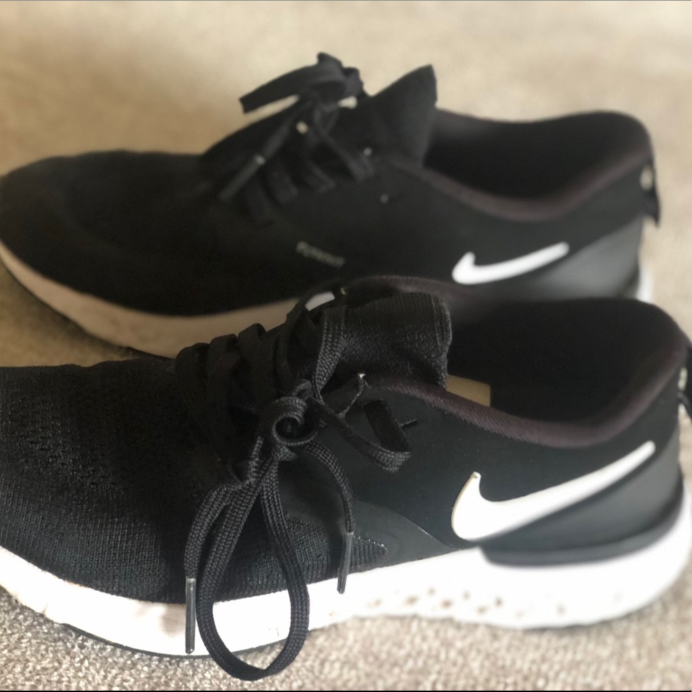 Nike flyknit running shoes